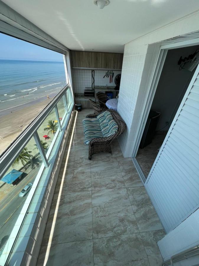Mongagua Com Vista Para O Mar Pe Na Areia Exterior photo