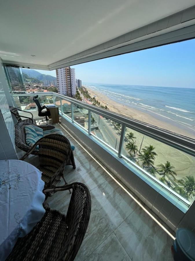 Mongagua Com Vista Para O Mar Pe Na Areia Exterior photo